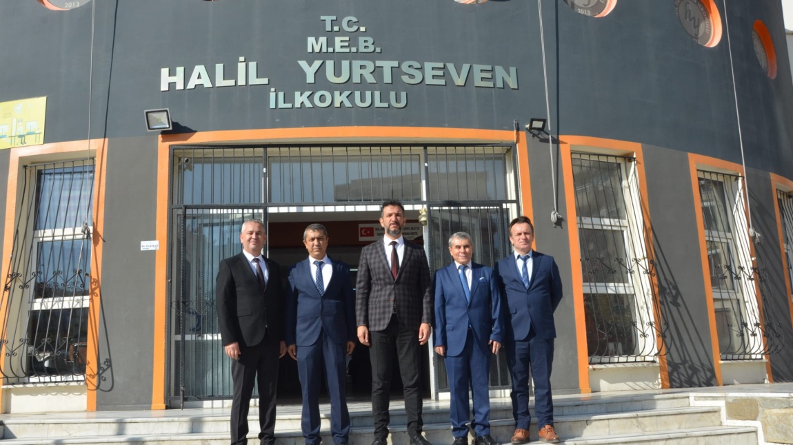 Manisa İl Milli Eğitim Müdürümüz Sayın Mehmet Uğurelli ve Yunusemre İlçe Milli Eğitim Şube Müdürü Özgür Yıldız okulumuzu ziyaret etti.