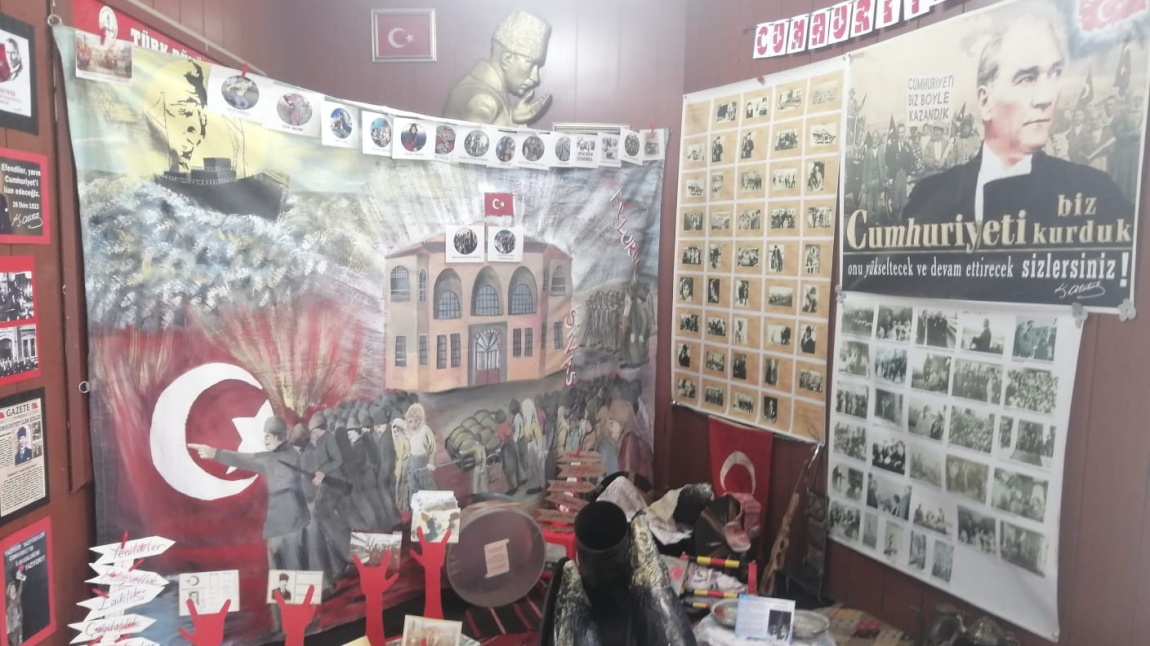 29 Ekim Cumhuriyet Bayramı 100. Yıl kutlamalrına Okulumuz Büyük Bir Heyecan ve Sevinçle Hazırlandı
