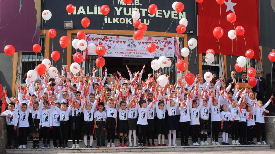 Cumhuriyetimizin 100. Yılında 29 Ekim Cumhuriyet Bayramını okulumuz çoşkuyla kutladı.